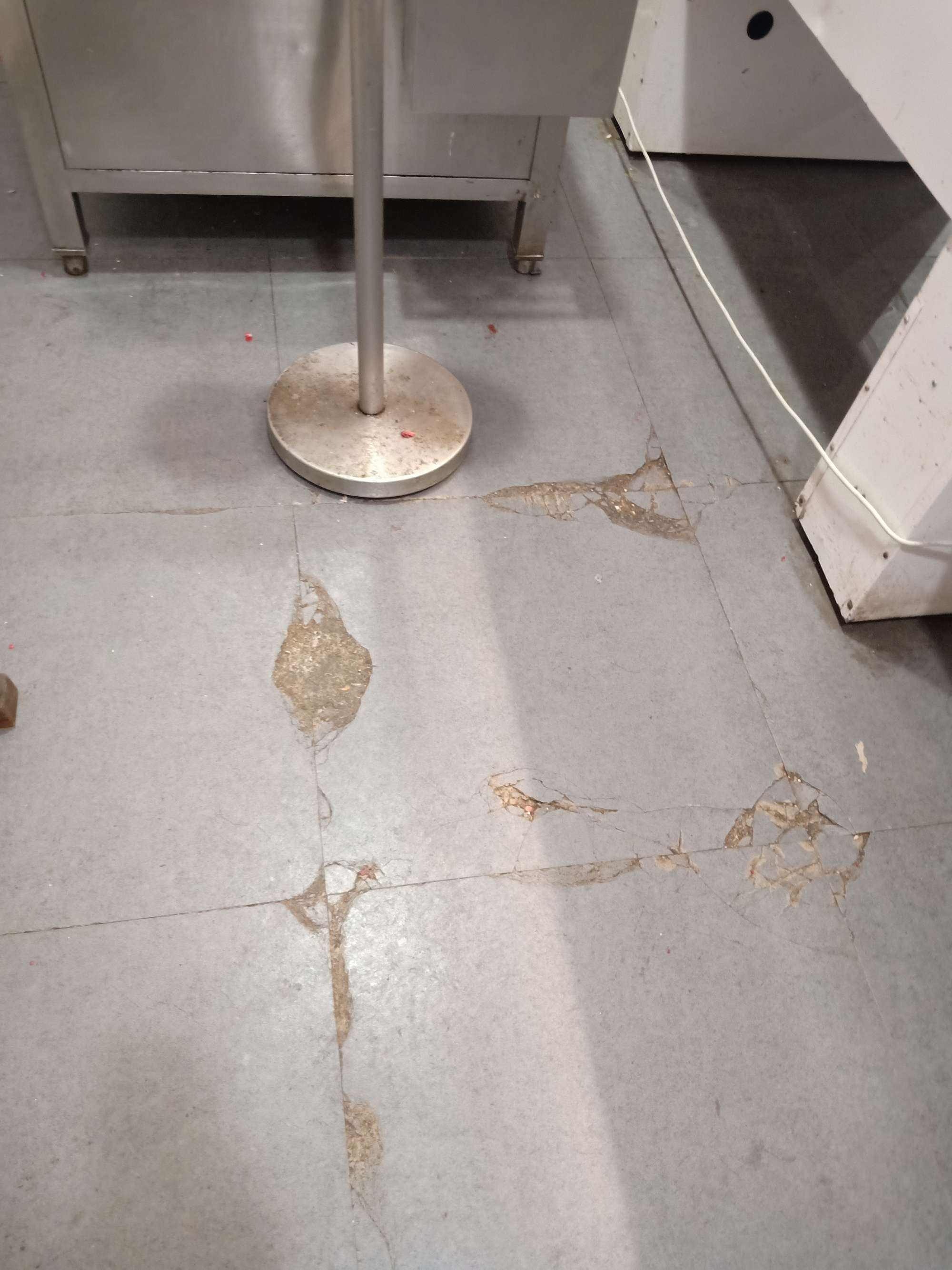 瓷砖烂了一点怎么处理(瓷砖烂了一点怎么处理掉)